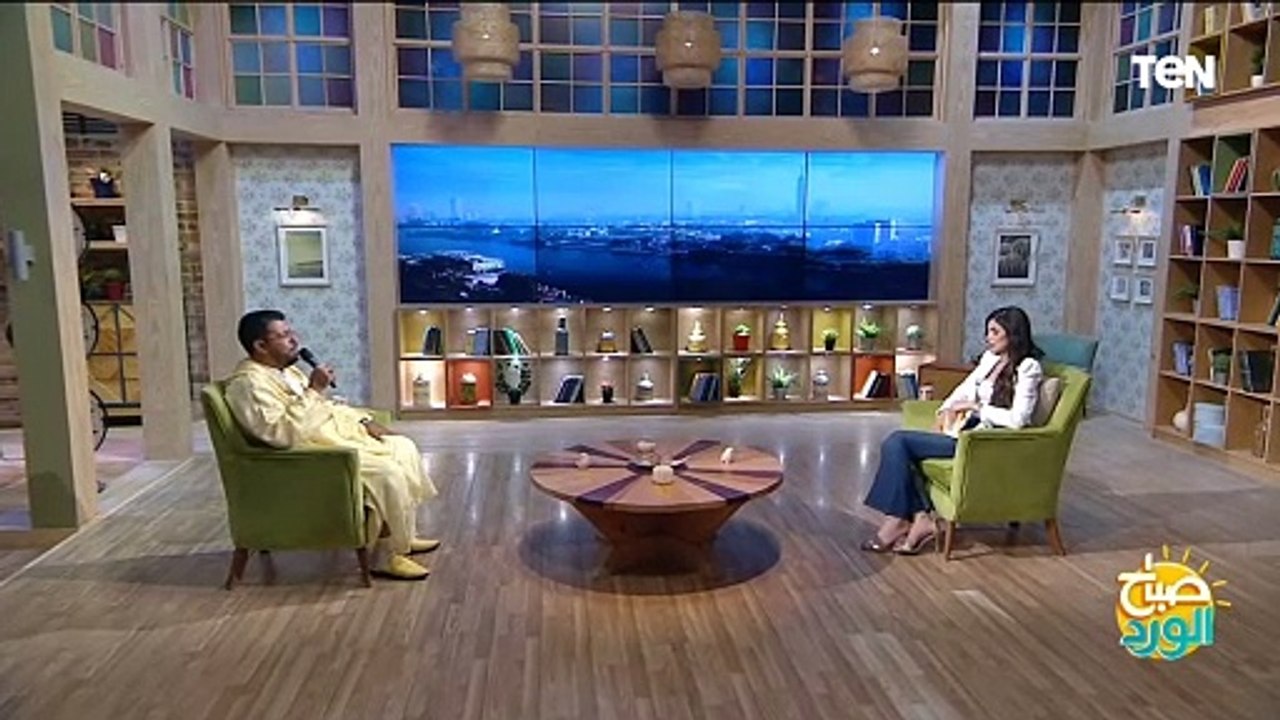 "وواقفون لديه عند حدهم".. المنشد المغربي جواد الشاري يبدع في مديح رسول الله