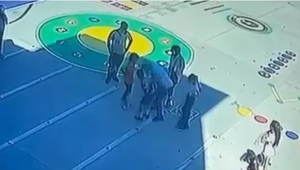 Adana'da öğrencisini Heimlich manevrasıyla kurtardı