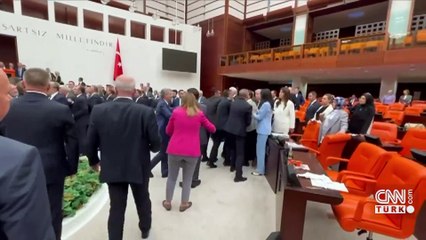 TBMM'de Hakkari gerilimi! DEM Partili vekillerin kürsü işgaline sert tepki