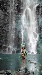 セクシーでかわいい女の子のダンスが魅力的