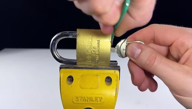 Key Amazing Tricks - AI DIY