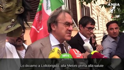 Agricoltura, flash mob di AVS contro i pesticidi al Masaf: "Stop a veleno nei cibi"