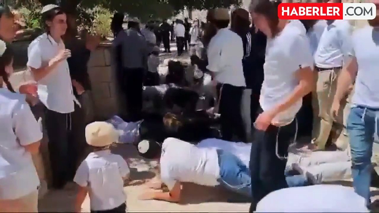 Yahudilerden Kudüs'te provokatif bayrak yürüyüşü! Mescid-i Aksa'ya baskın düzenlediler