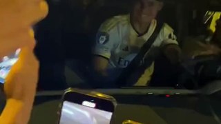 Kroos sale del Bernabéu tras la celebración: fue un baño de masas sin precedente