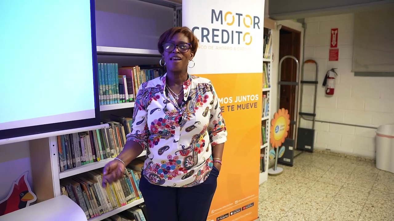 Motor Crédito imparte charla de educación financiera para madres en Villas Agrícolas