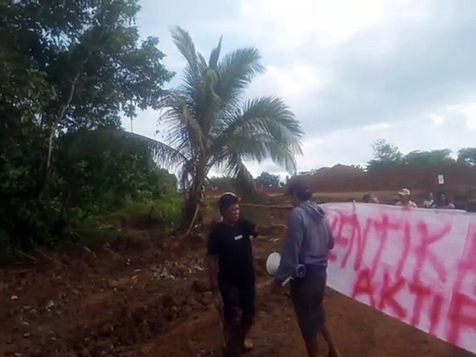 Warga Menghadang Aktivitas Tambang Harita Group