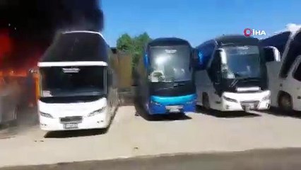 Kocaeli'de iki yangın: 3 otobüs ve geri dönüşüm tesisi yandı