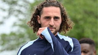 VOICI : Adrien Rabiot : son frère James, qui est son portrait craché, est mannequin !