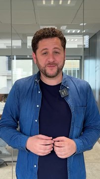 Benzema pour la première fois en Algérie ? C’était sur toutes les bouches ! Azzeddine vous faire un récap des meilleurs moments de son voyage en 59sec.