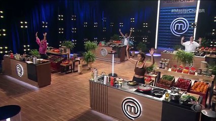 Karine e Thais entram no MasterChef com receitas feitas com porco