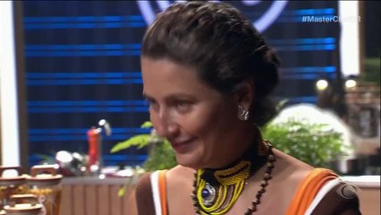 Jacquin ganha carinho na testa e brinca: "Adoro beijar a mulher dos outros"