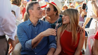 Sánchez acude con Begoña Gómez a un mitin del PSOE un día después de ser citada por el juez