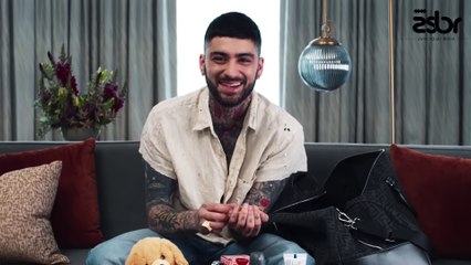 Zayn em "O Que Tem Na Mochila" para British Vogue [Legendado PT/BR]