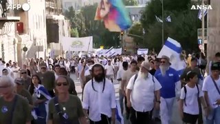 Israele, in migliaia festeggiano in strada il Jerusalem Day