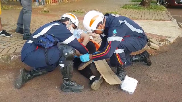 Acidente entre moto e carro de aplicativo deixa mulher fica ferida no Bairro Coqueiral