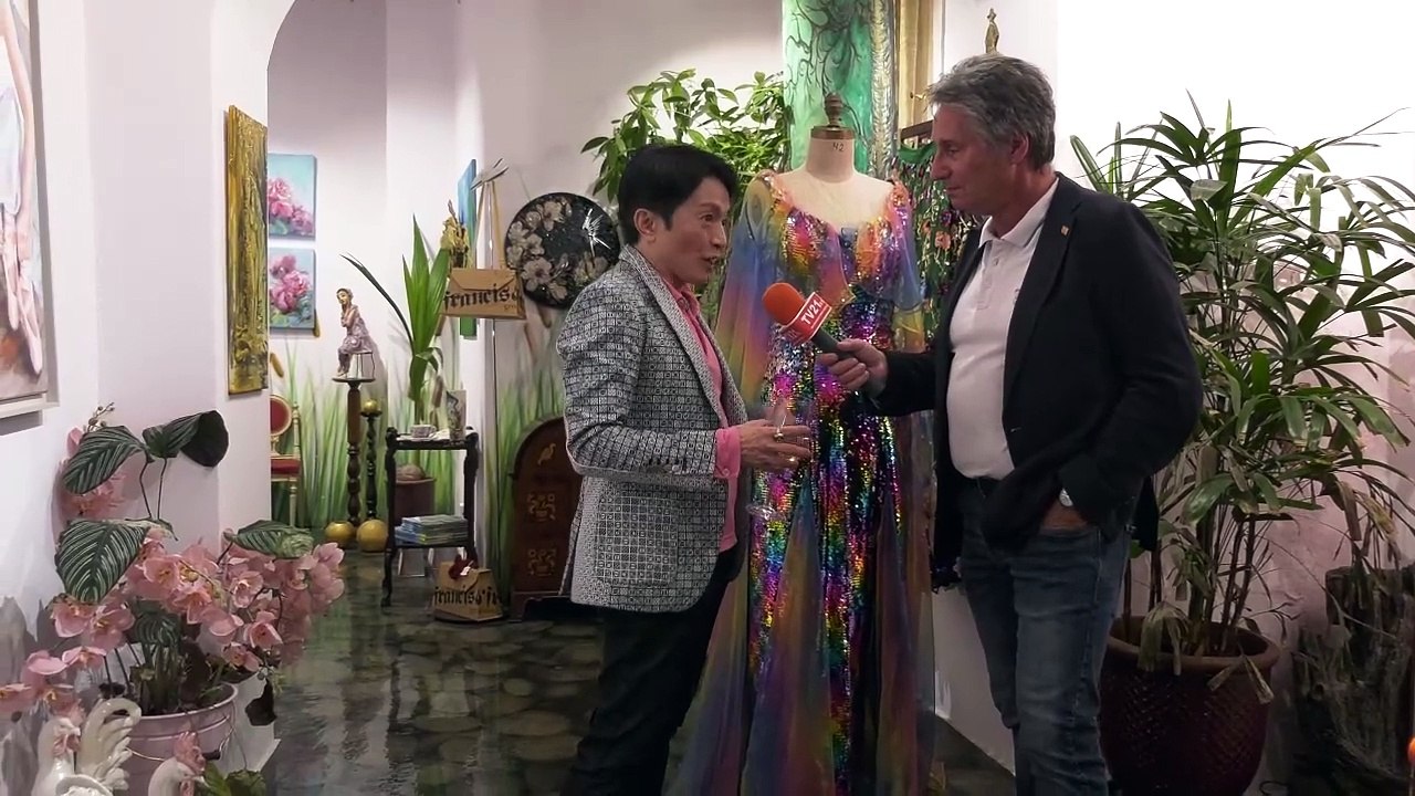 Bei La Hong - QueerBall 2024  wirfft seine bunten Farben voraus