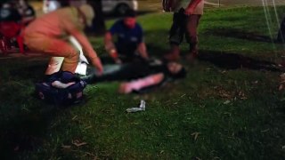 Casal de moto fica ferido em acidente com caminhão no Cascavel Velho