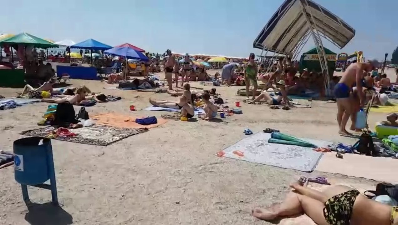 SO MANY PEOPLE WAS NOT YET / CROWDED BEACH / SEA OF AZOV