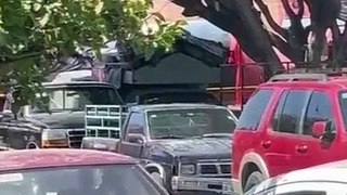 Un antebrazo fue localizado atado a una camioneta cerca de un tianguis en la colonia Rancho Nuevo