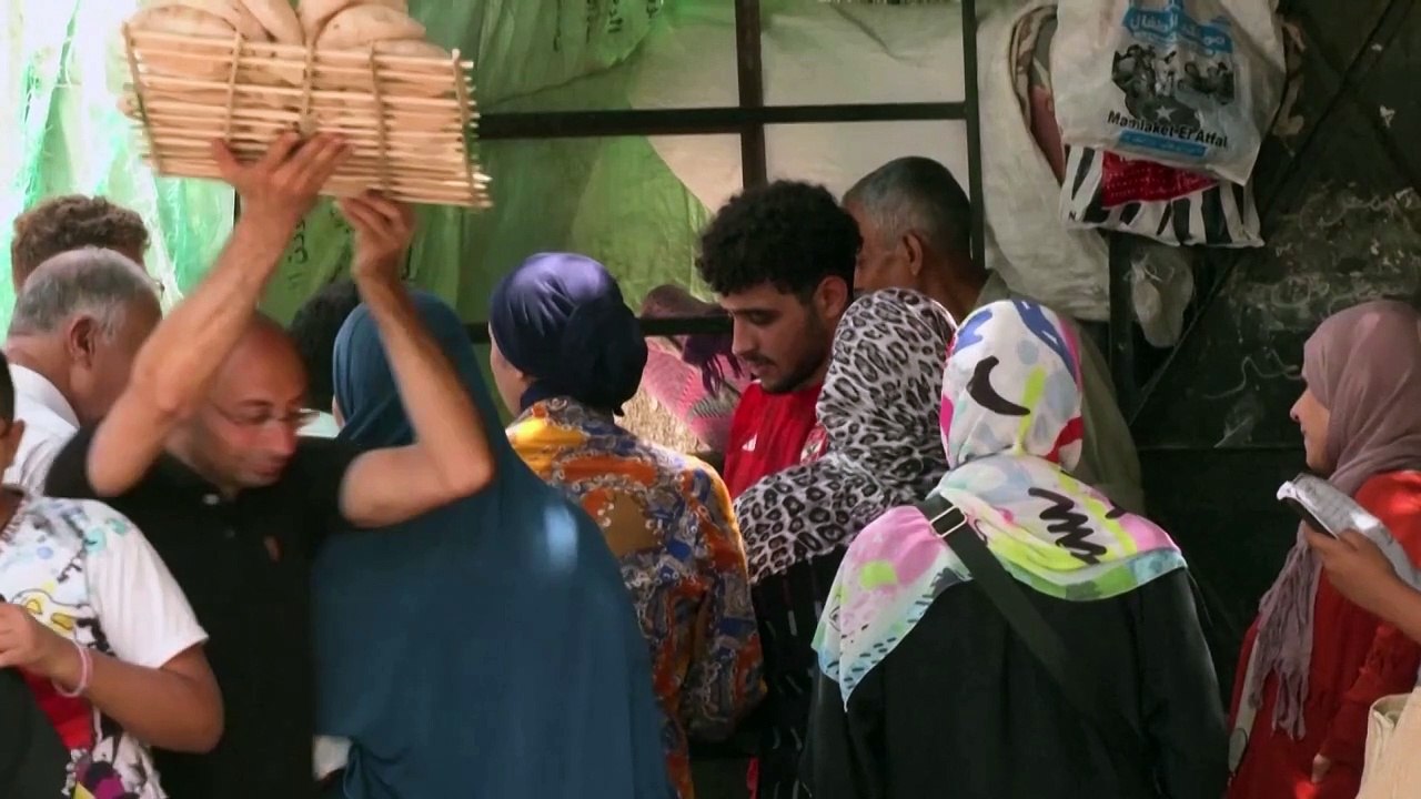 Egypt struggles with first bread subsidy cut in years