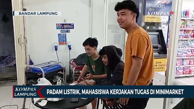 Lampung Padam Listrik! Mahasiswa Kerjakan Tugas di Minimarket