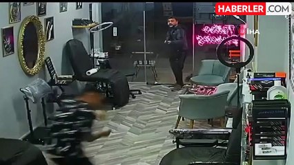 Müşteri tartışmasında pompalı tüfekle dehşet saçtı! Dövmecilerin kavgasında kan aktı