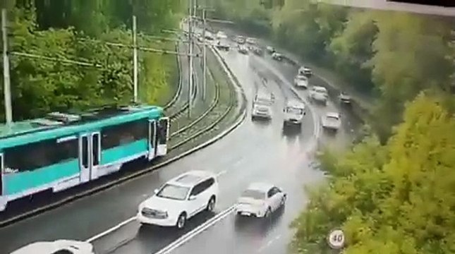 Um morto e 90 feridos na colisão de dois elétricos na Sibéria
