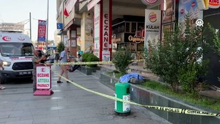 Antalya'da bir kişi iş hanının önünde ölü bulundu