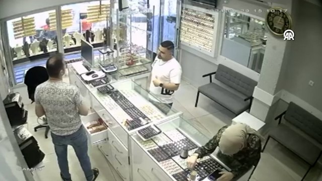 500 bin liralık sahte gram altını piyasaya süren zanlı tutuklandı