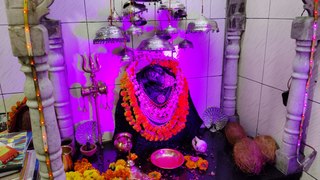 Shani Jayanti 2024: शनि मंदिरों में उमड़े भक्त, जानें आखिर क्यों न्याय के देवता का होता तेलाभिषेक