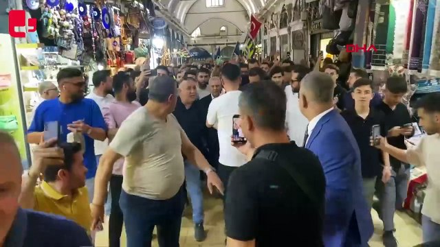 Kapalı Çarşı'da Aziz Yıldırım şov: 'Aziz başkan, Fenerbahçe şampiyon'