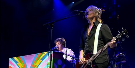 Paul McCartney chante "Hey Jude" en live