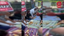 AKP'li Menemen Belediyesi'nin işten çıkardığı emekçilerden kuru ekmek ve soğanlı protesto