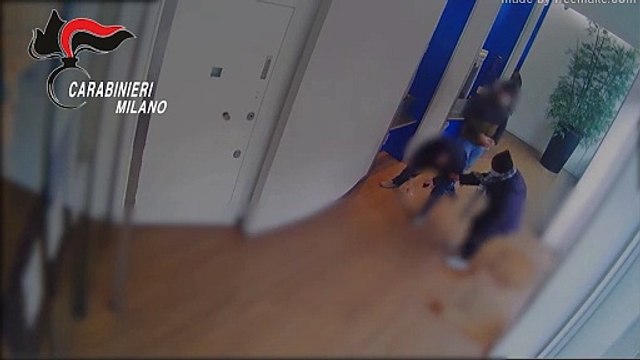 Furti al bancomat a Milano: ecco come i ladri distraevano le vittime e portavano via i soldi