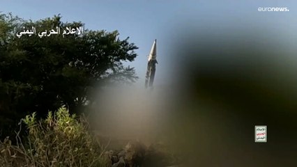 شاهد: "مصنوع محليًا وبعيد المدى".. الحوثيون يكشفون عن صاروخ جديد سمّوه "فلسطين"