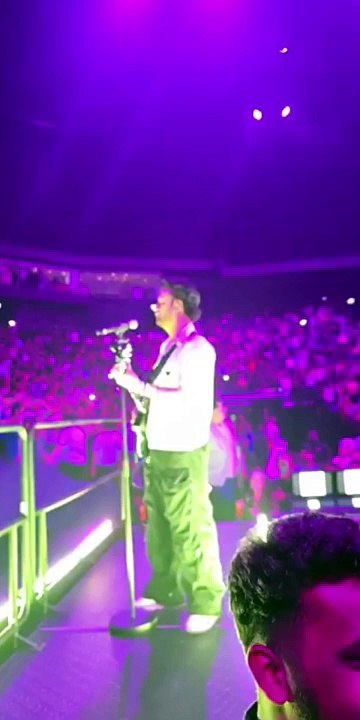 Gulabi Aankhen - Atif Aslam Live in Concert at...