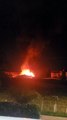 Incêndio atinge terreno com 30 casas em Florianópolis e dois imóveis são queimados