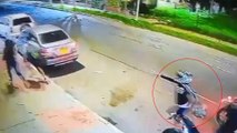 En video quedó grabado el robo de una motocicleta a una pareja en Kennedy: tres hurtan al día