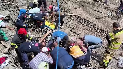 İnşaatta kalıp çöktü, 5 işçi yaralandı