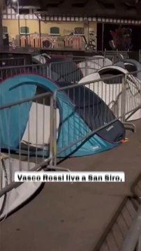 Concerto di Vasco Rossi a San Siro, i fan accampati fuori dal Meazza