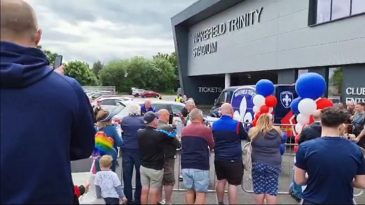 Watch as Trinity fans wave off Wakefield to Wembley