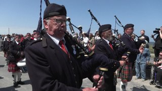 D-Day: à Colleville-Montgomery, célébrations au son de la cornemuse