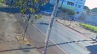 Vídeo mostra forte colisão entre Twister e Creta que deixou motociclista com lesão grave