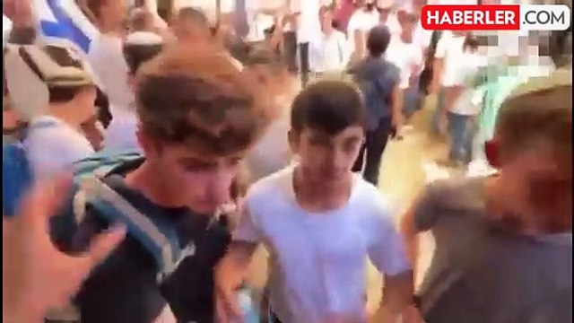 Filistinli gazeteci Saif Kwasmi, Kudüs Günü bayrak yürüyüşünde bir grup milliyetçi Yahudi tarafında linç edildi