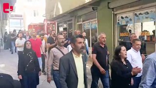 KESK Merkez Yönetim Kurulu Hakkari'de... Polis yürüyüşü engelleyerek ablukaya aldı, arbede yaşandı.