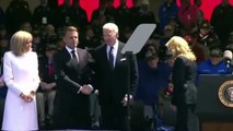 Buzz: Le président des Etats-Unis a-t-il vraiment tenté de s'assoir sur une chaise qui n'existait pas lors de la cérémonie d'hommage à Colleville-sur-Mer ? - VIDEO