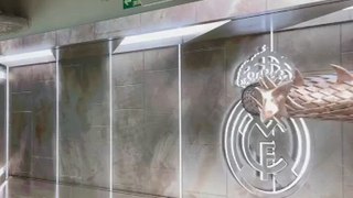 El espectacular dragón de la tienda del Bernabéu