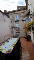 Turista affitta un appartamento a Napoli, la vista ? sull'altare di una chiesa