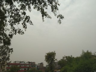 गर्म हवा से राहत, उमस ने किया परेशान