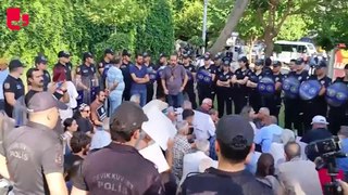 Adana'da DEM Parti'nin kayyım nöbetine polis ablukası, arbede yaşandı 